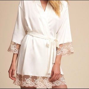 NWT Floora Nikrooz Robe